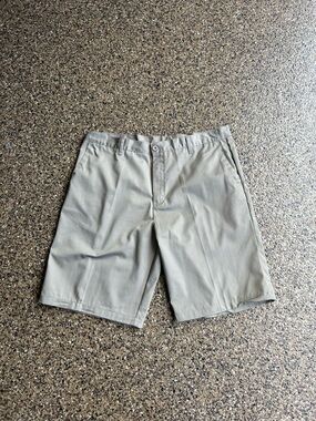 Men's Flat Front Shorts in Light Beige - Classic Summer Staple